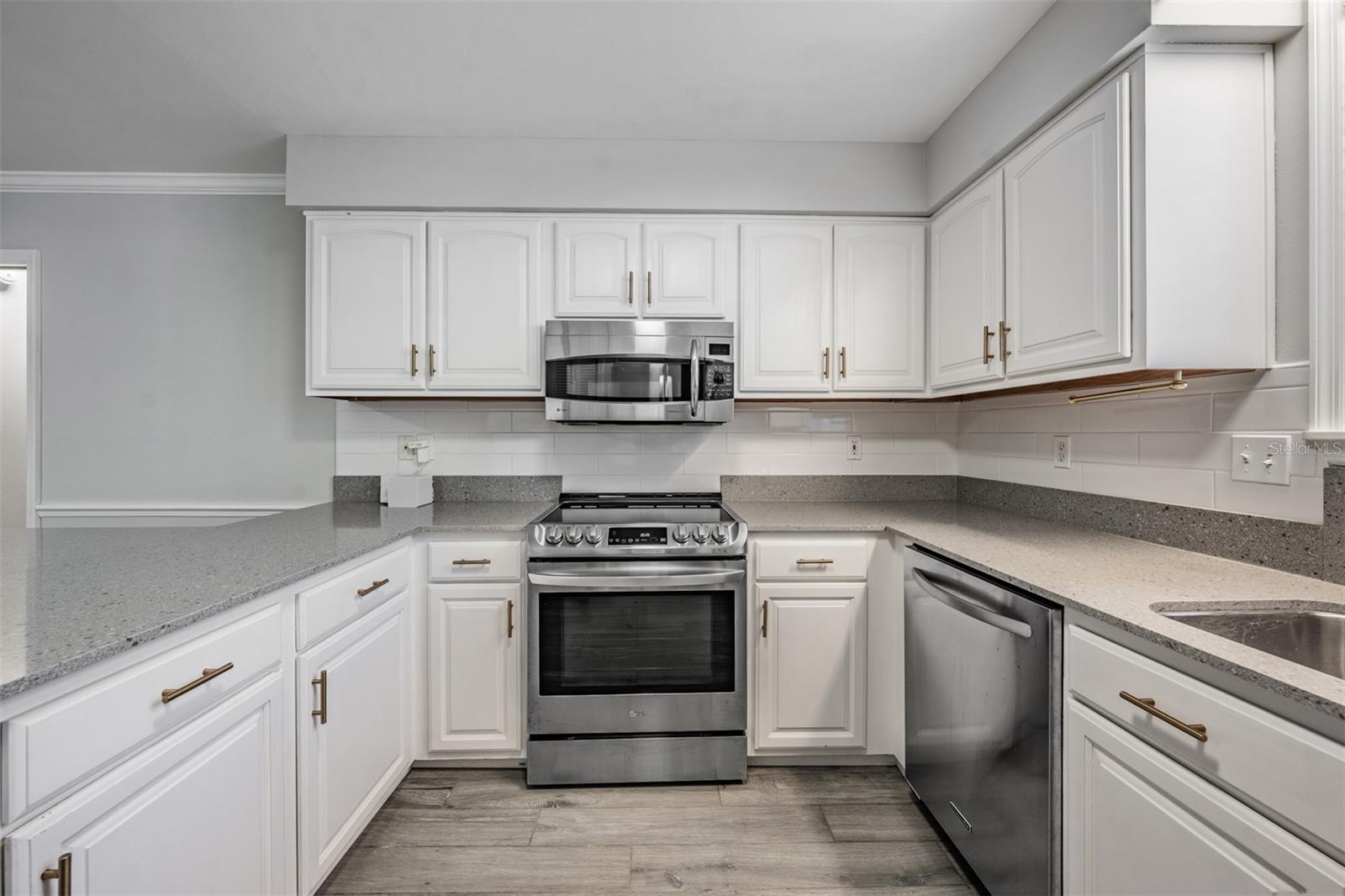 Image 15 of 57 For 3220 Bay Villa Avenue