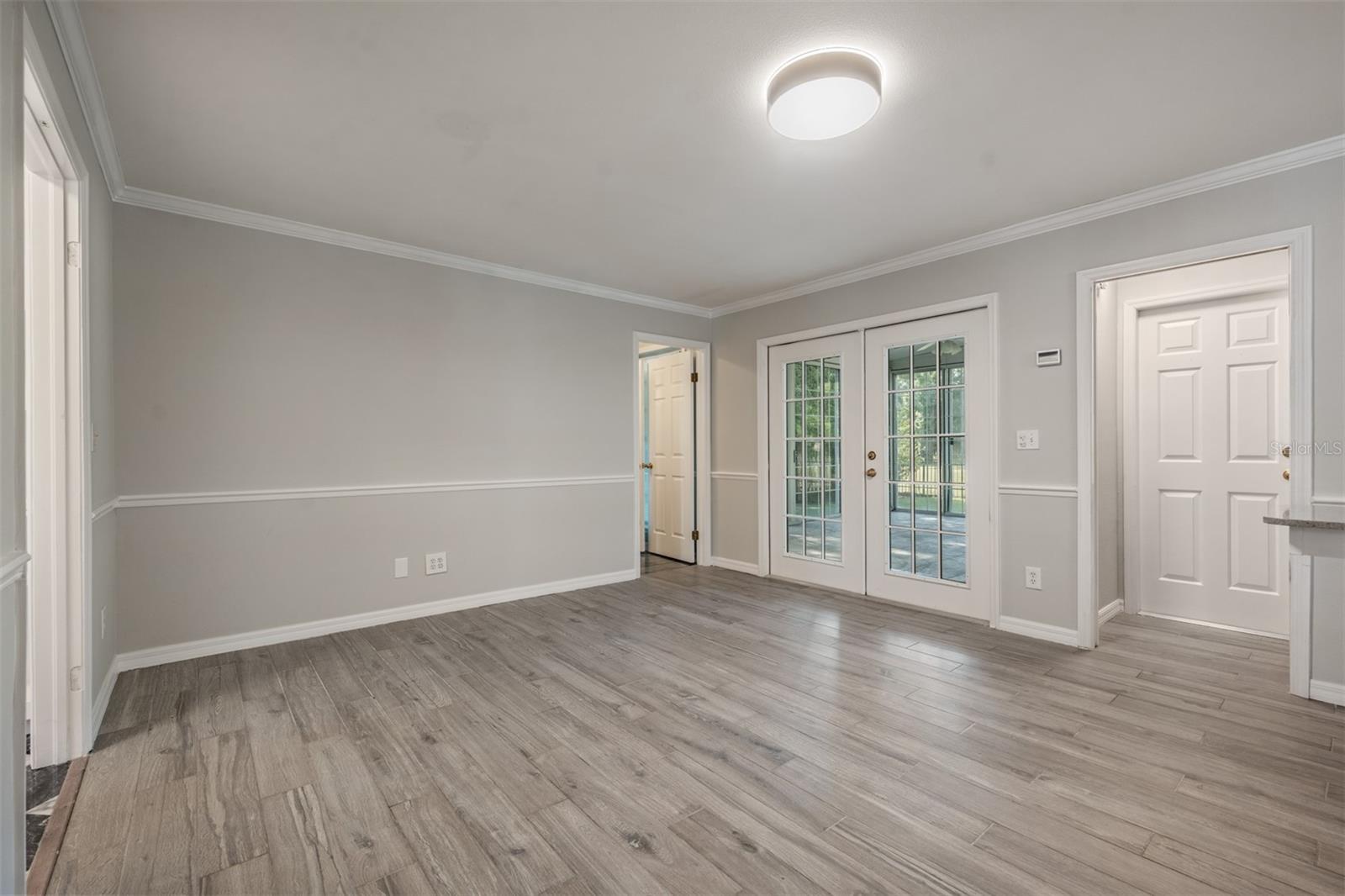 Image 20 of 57 For 3220 Bay Villa Avenue