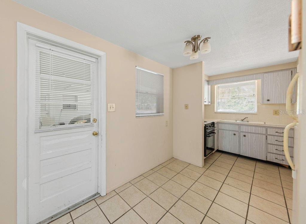 Image 11 of 22 For 5836-5848 Madison Street