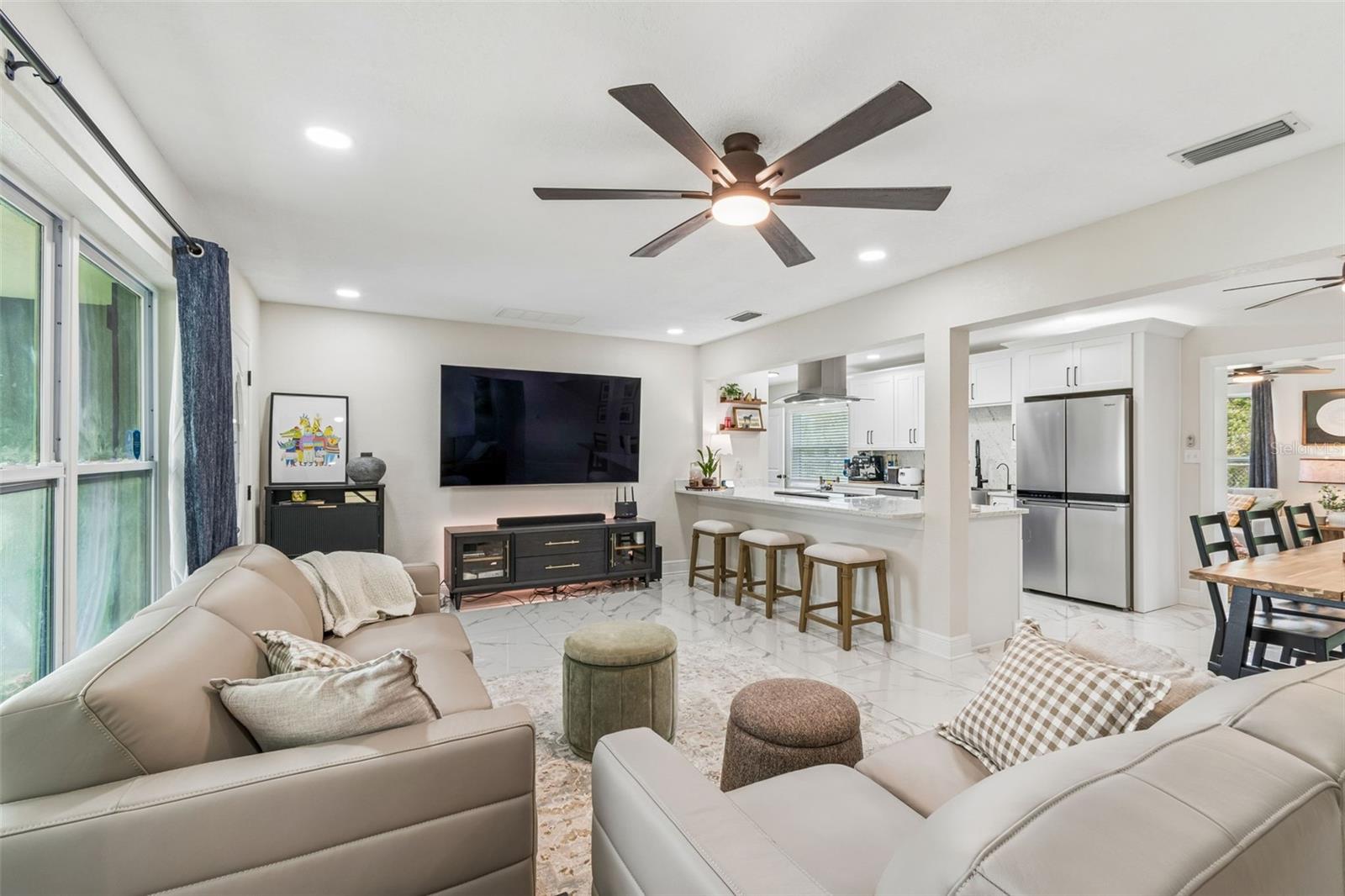 Image 15 of 71 For 1618 Barry Road