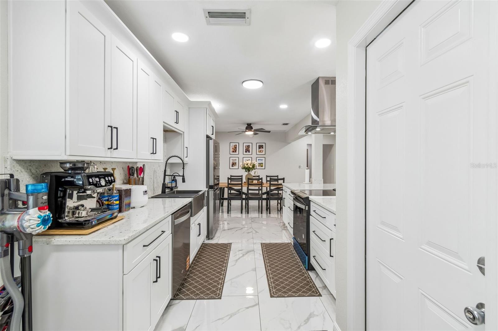 Image 16 of 71 For 1618 Barry Road