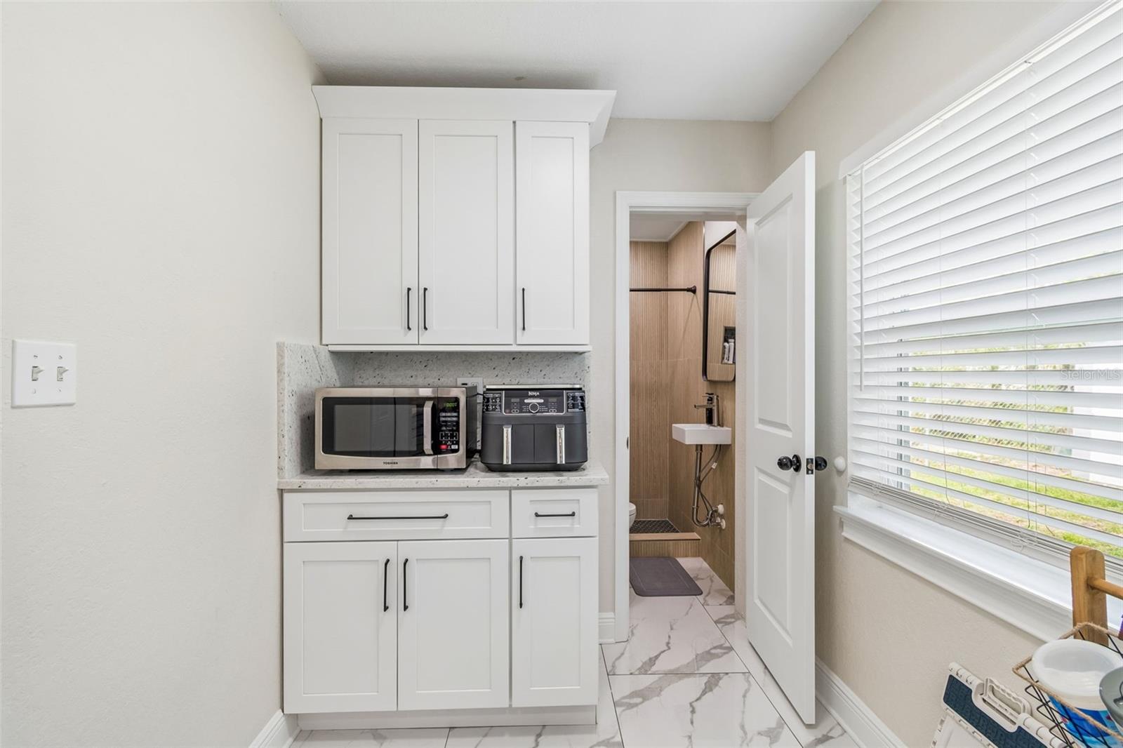 Image 25 of 71 For 1618 Barry Road