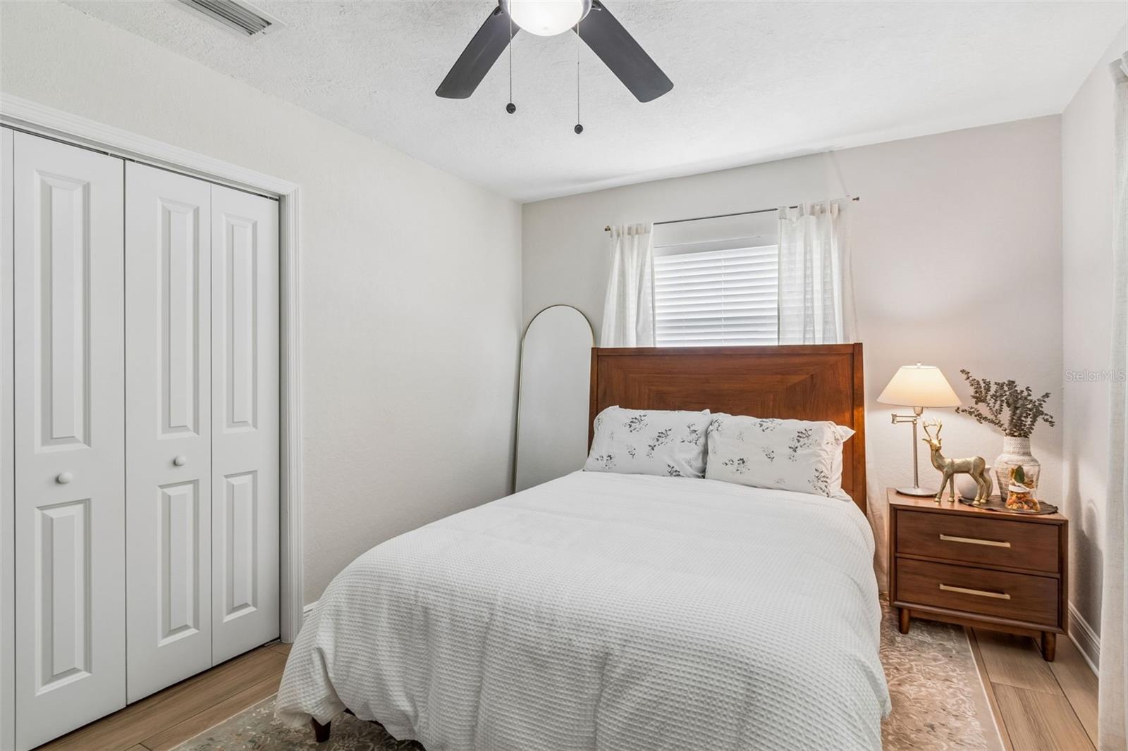 Image 32 of 71 For 1618 Barry Road