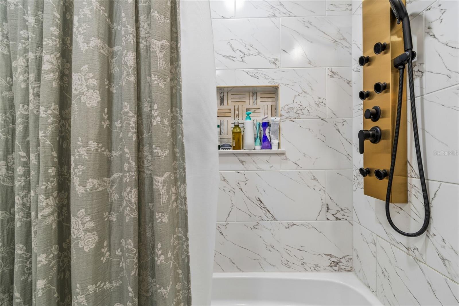 Image 37 of 71 For 1618 Barry Road