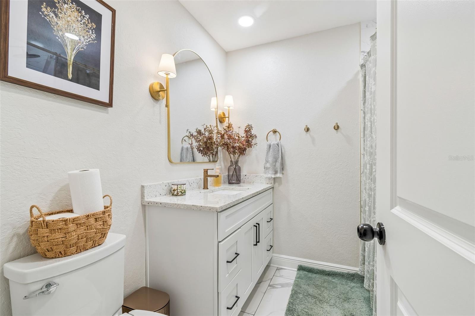 Image 38 of 71 For 1618 Barry Road