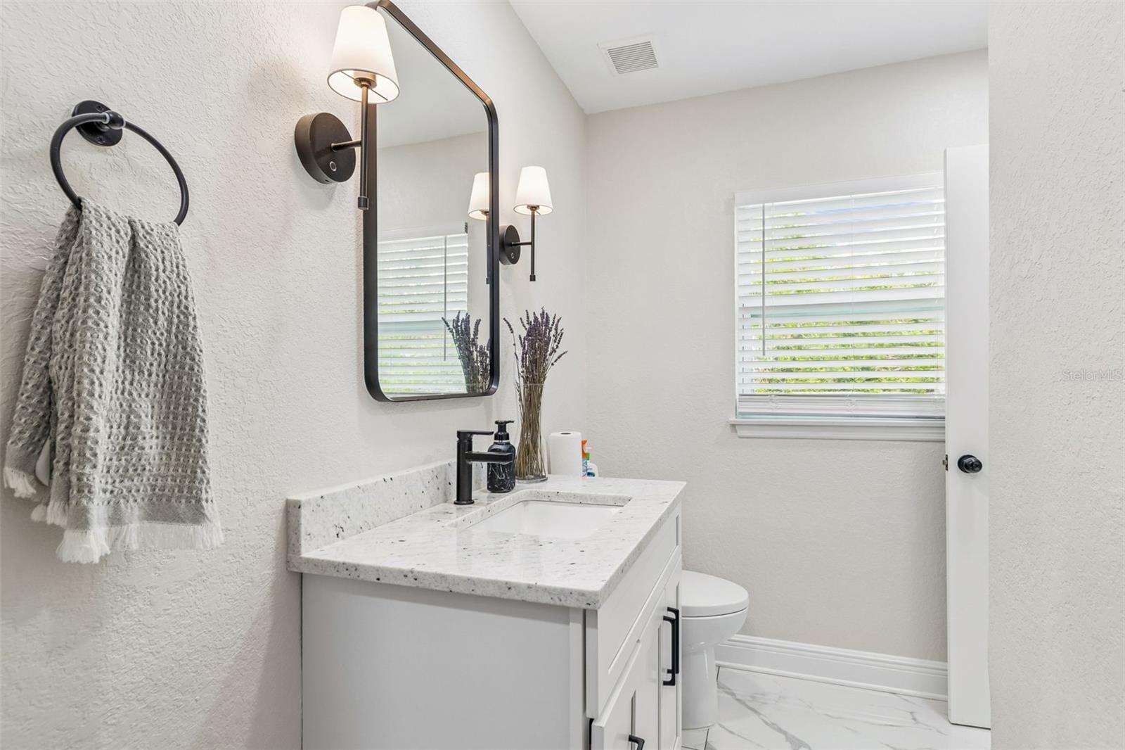 Image 39 of 71 For 1618 Barry Road