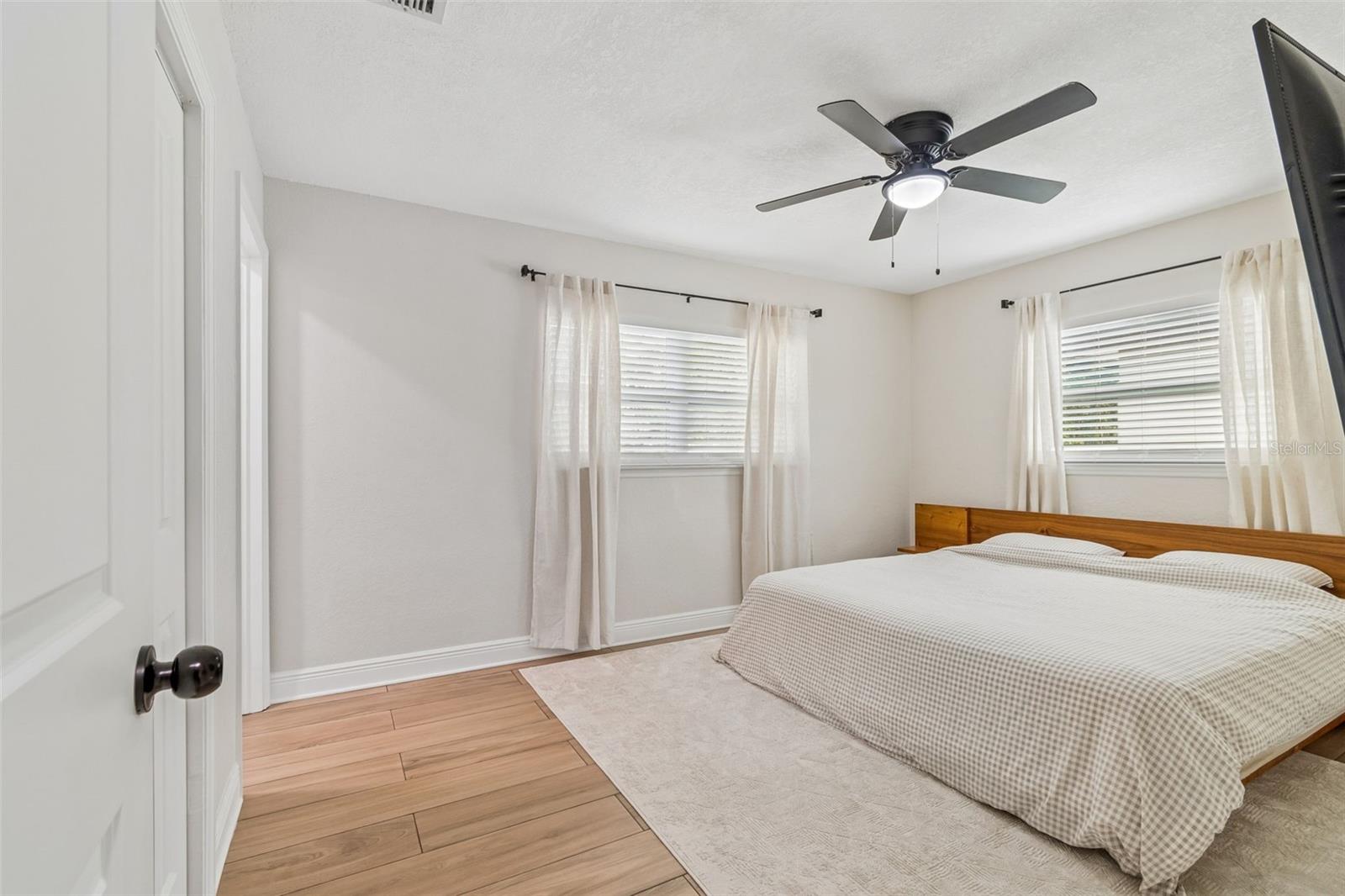 Image 46 of 71 For 1618 Barry Road