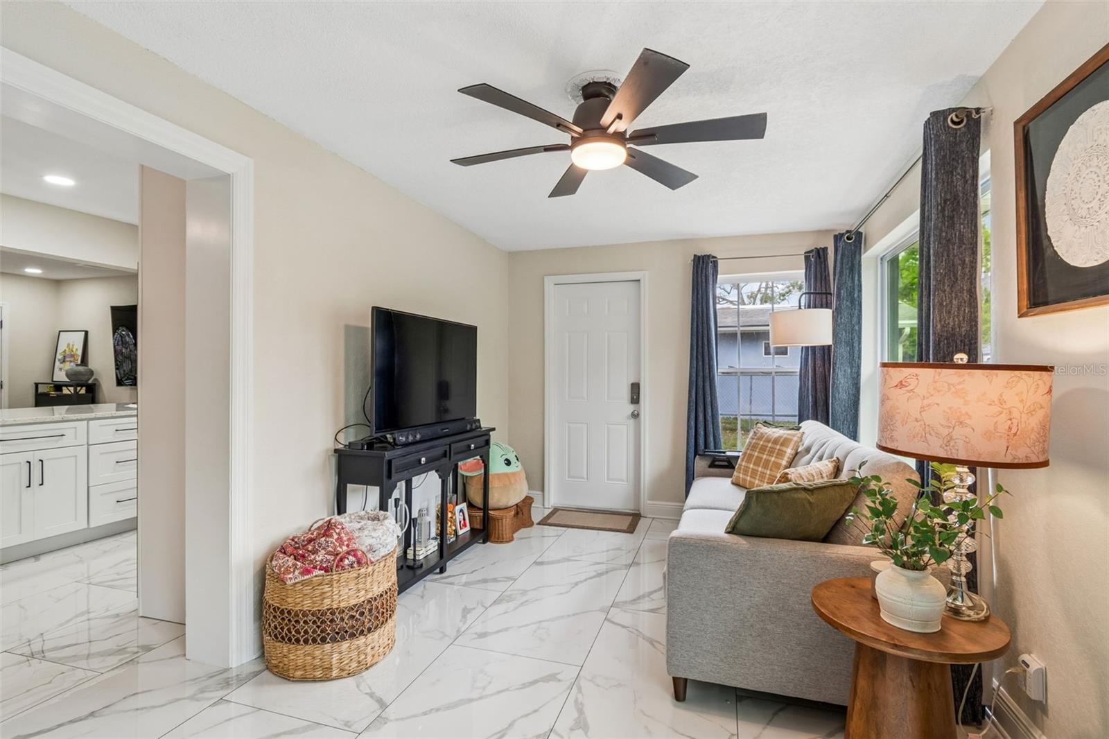 Image 47 of 71 For 1618 Barry Road