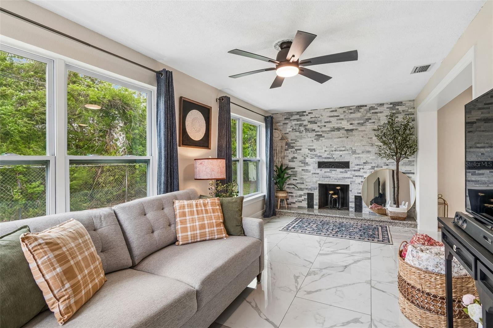 Image 48 of 71 For 1618 Barry Road