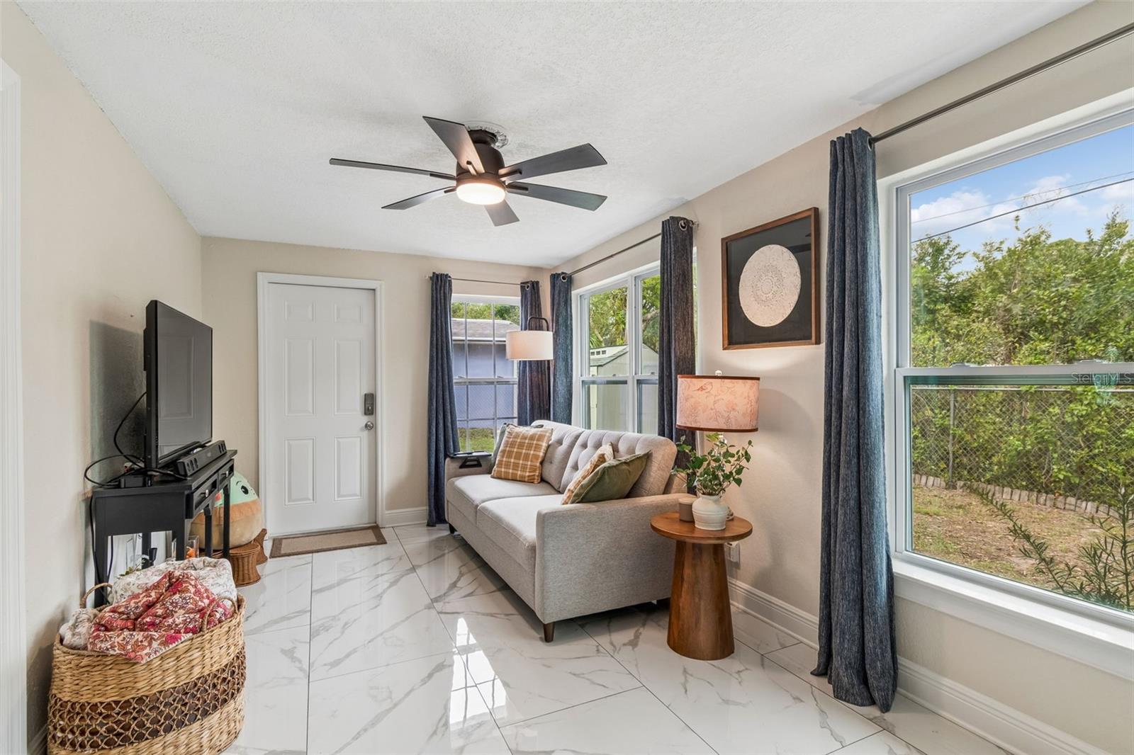 Image 49 of 71 For 1618 Barry Road