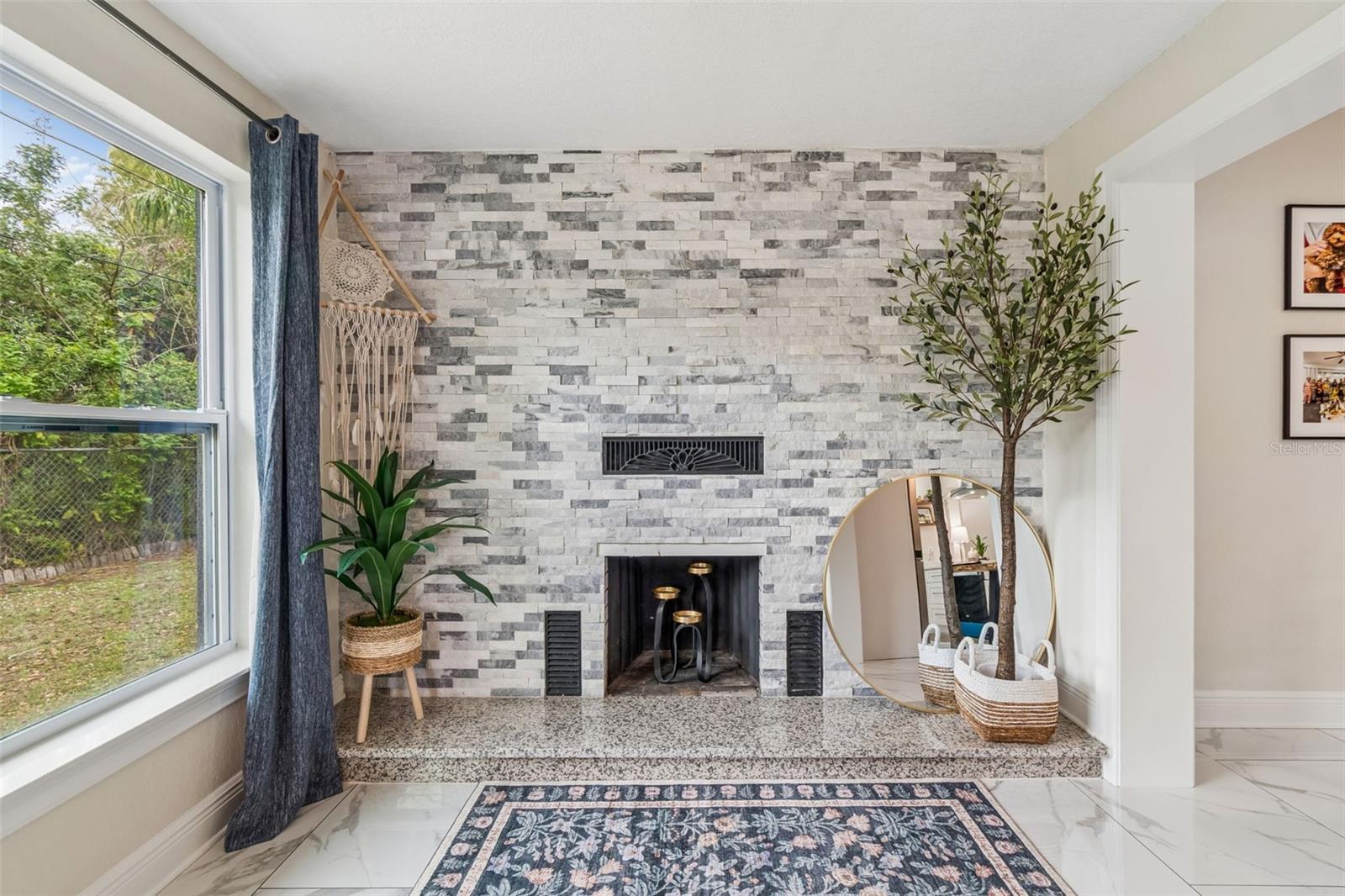 Image 50 of 71 For 1618 Barry Road