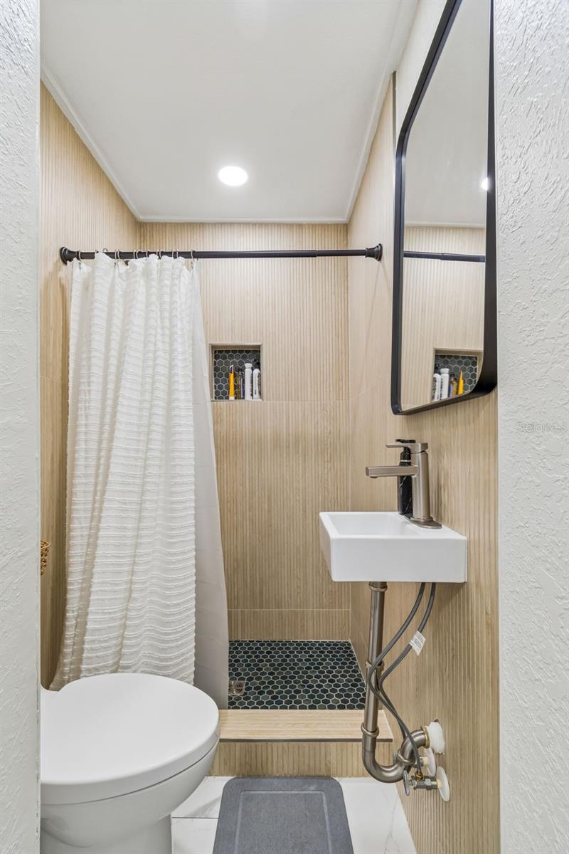 Image 53 of 71 For 1618 Barry Road