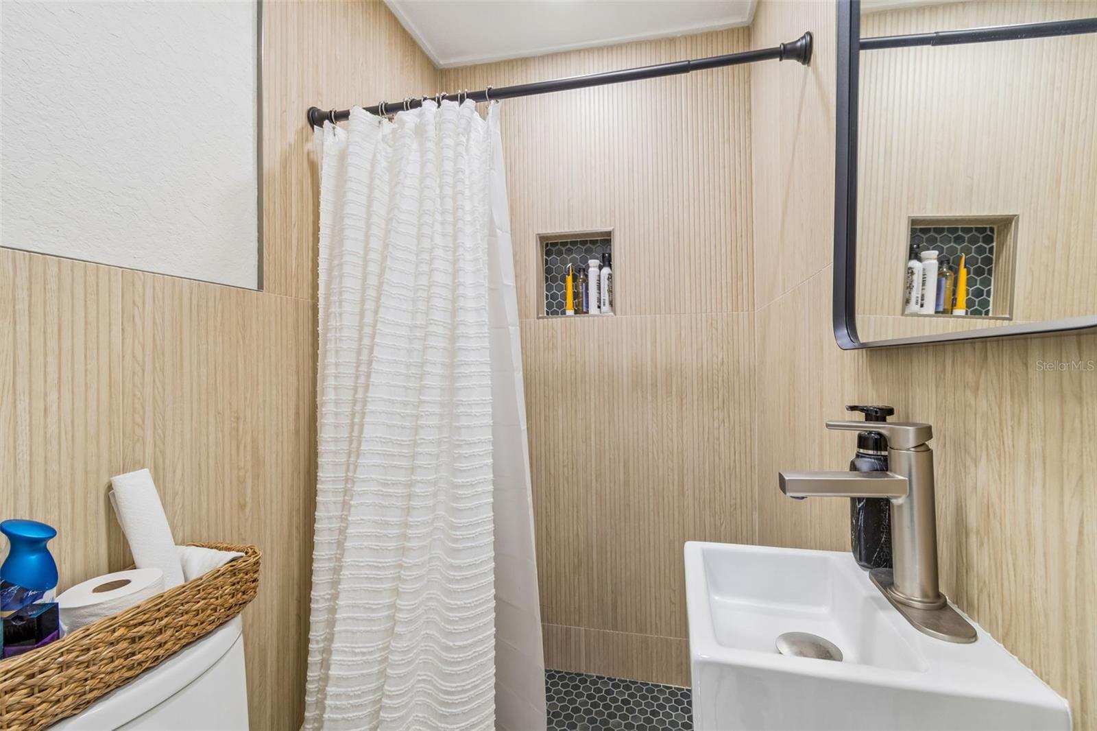 Image 54 of 71 For 1618 Barry Road