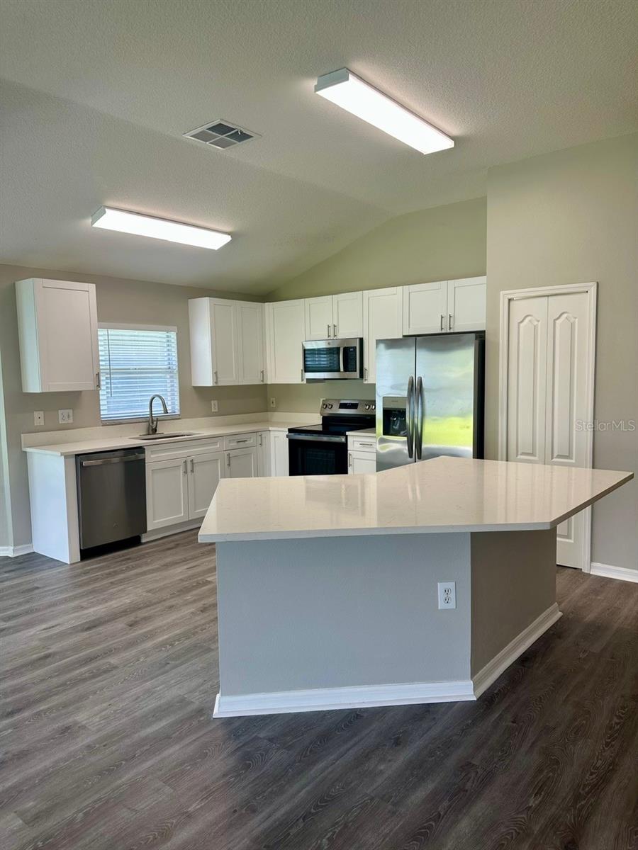 Image 4 of 25 For 705 Straw Lake Drive