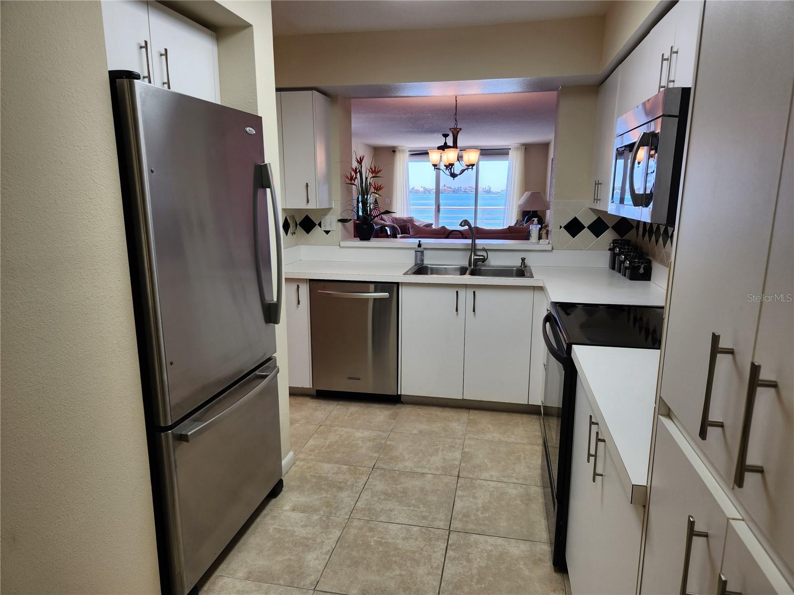 Image 8 of 19 For 6105 Bahia Del Mar Circle 283