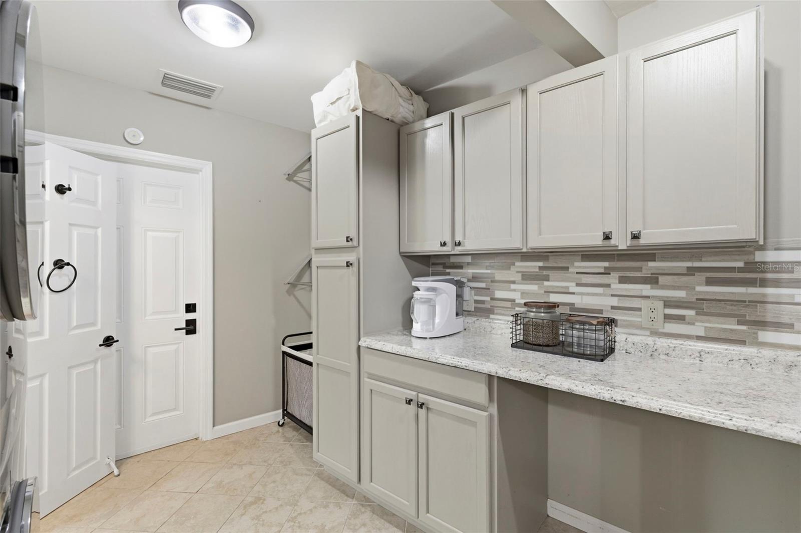 Image 35 of 78 For 3120 Park Street N