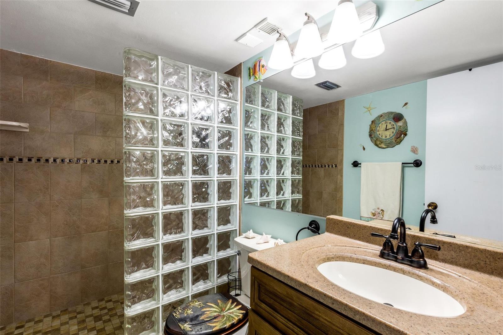 Image 21 of 77 For 14900 Gulf Boulevard 410