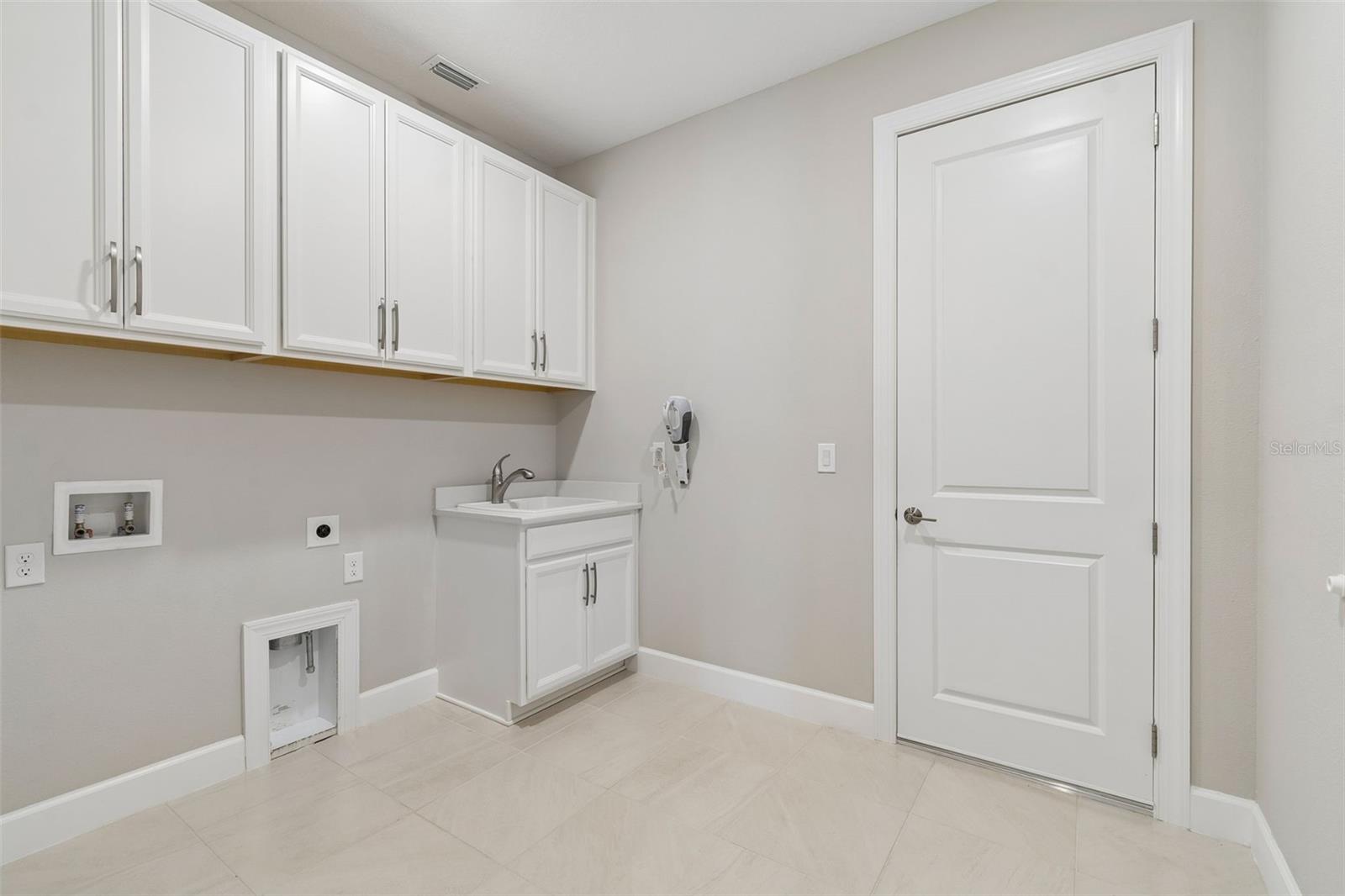 Listing photo id 29 for 4292 Graticola Road