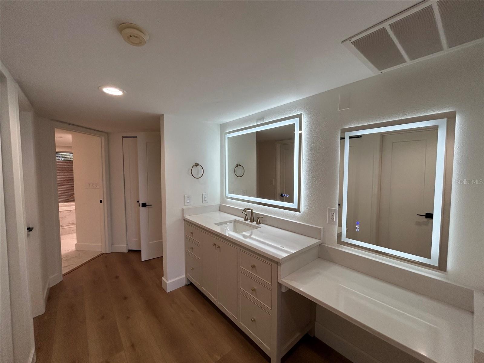 Image 33 of 59 For 6260 Kipps Colony Court 203