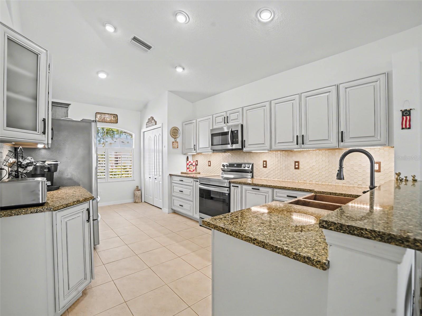 Image 7 of 46 For 8222 Haven Harbour Way