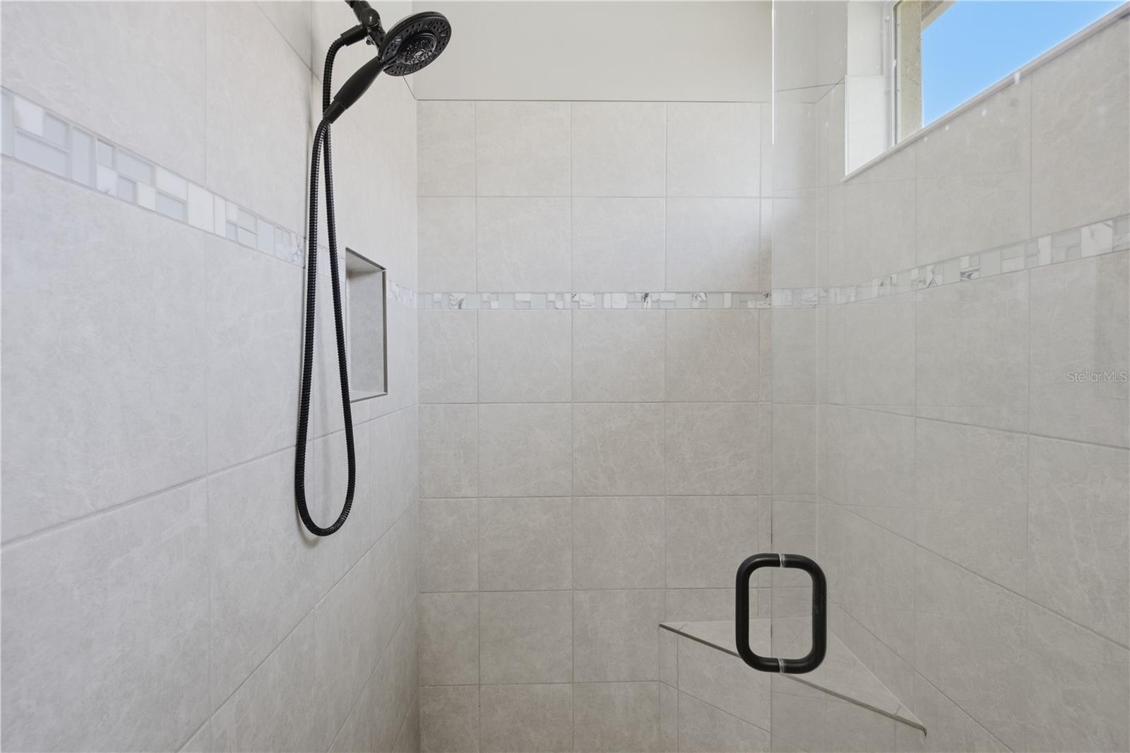 Listing photo id 17 for 1650 Segovia Circle