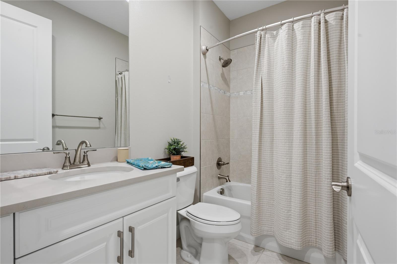 Listing photo id 20 for 1650 Segovia Circle