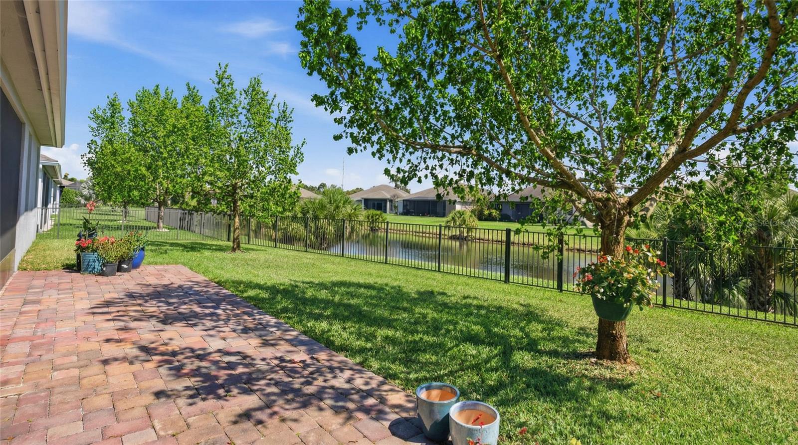 Listing photo id 23 for 1650 Segovia Circle