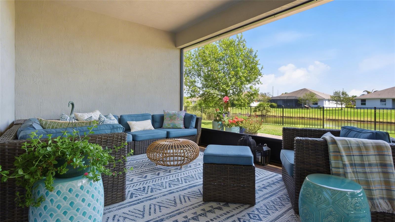 Listing photo id 25 for 1650 Segovia Circle