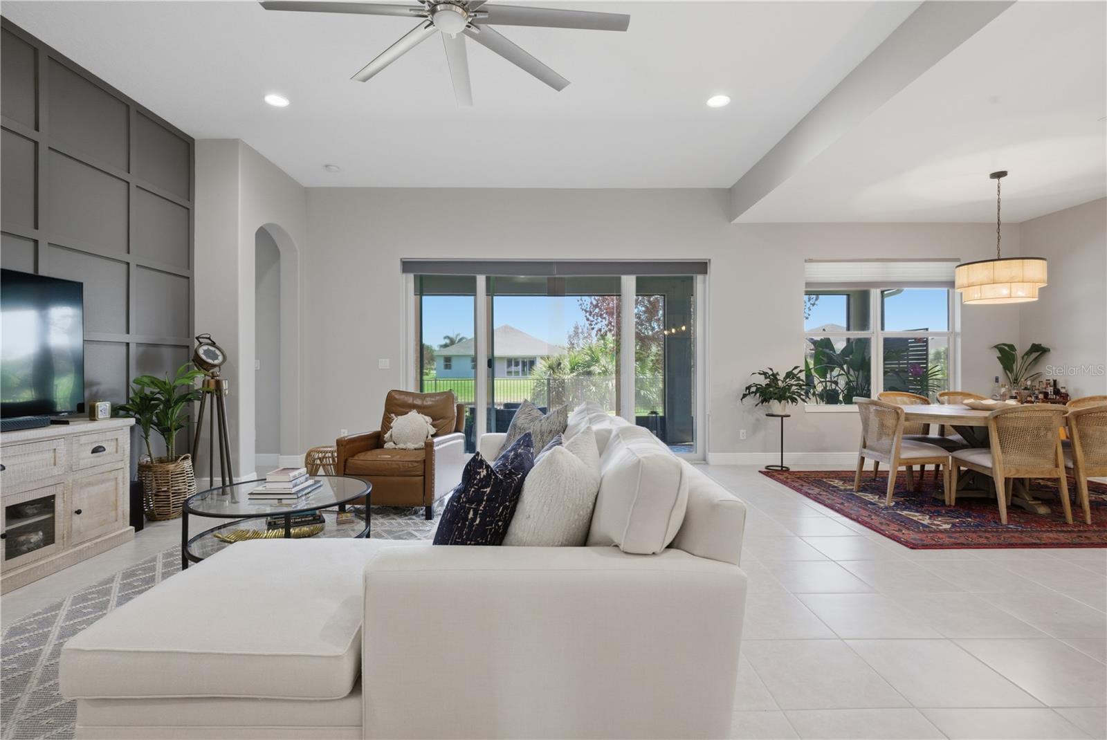 Listing photo id 3 for 1650 Segovia Circle