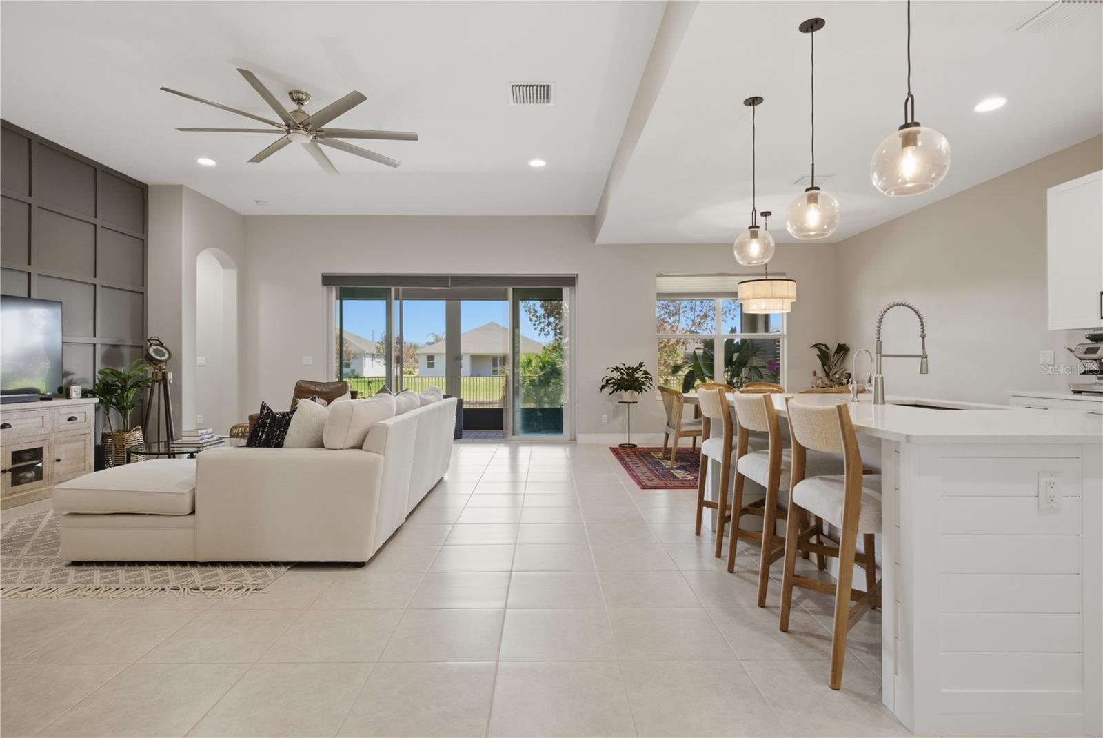 Listing photo id 5 for 1650 Segovia Circle