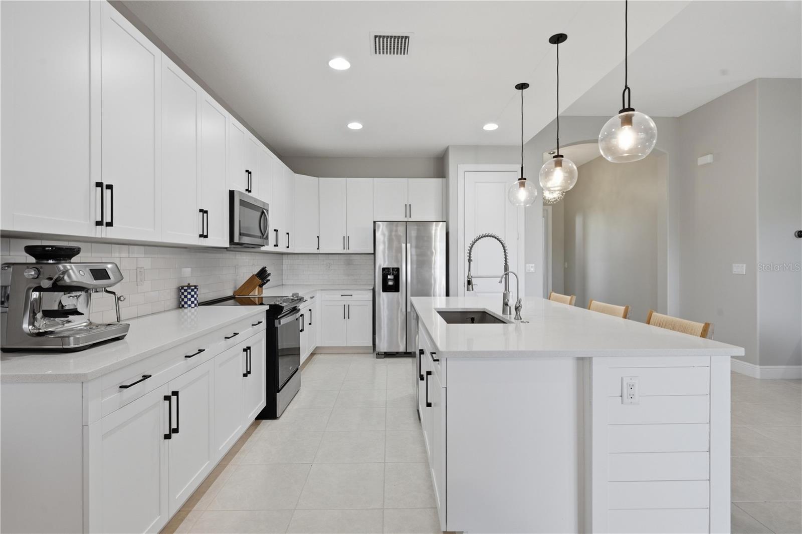 Listing photo id 7 for 1650 Segovia Circle