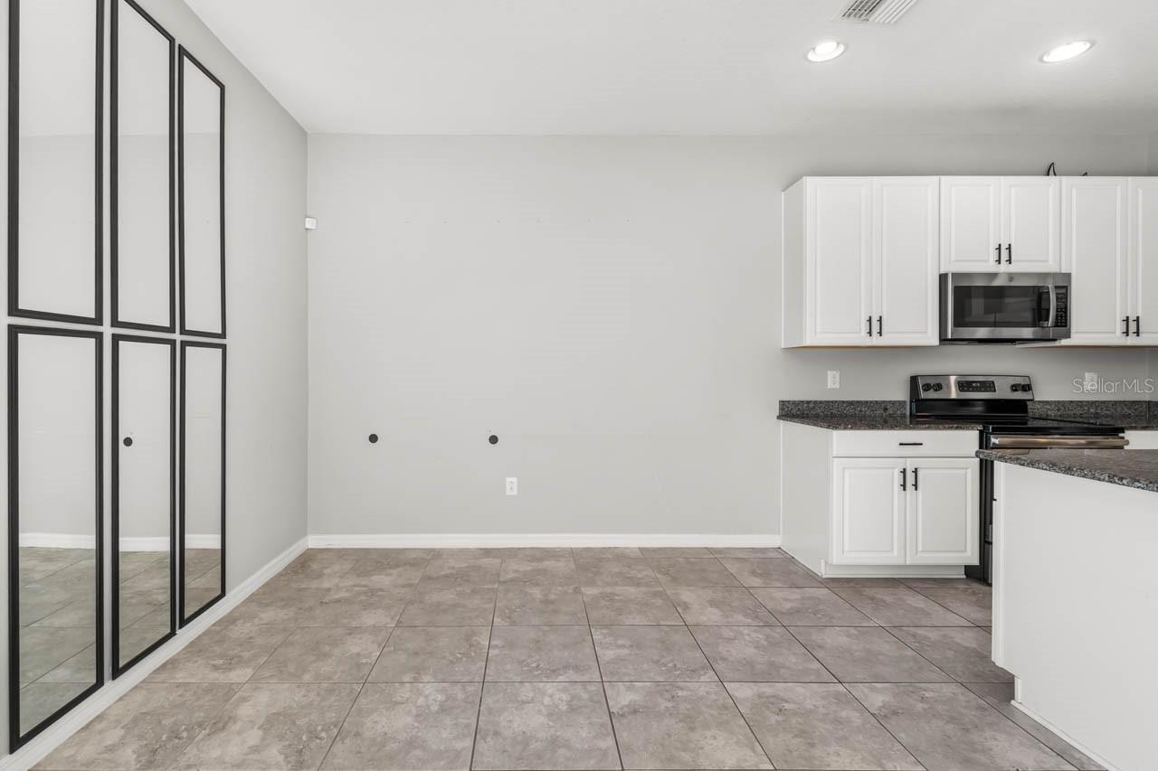 Image 9 of 26 For 7052 Summer Holly Place