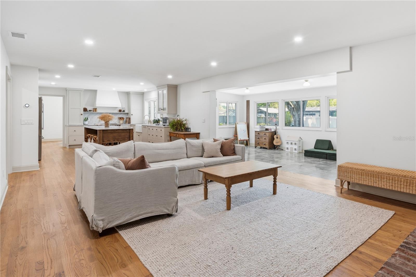 Image 14 of 36 For 1884 Oakdale Lane N