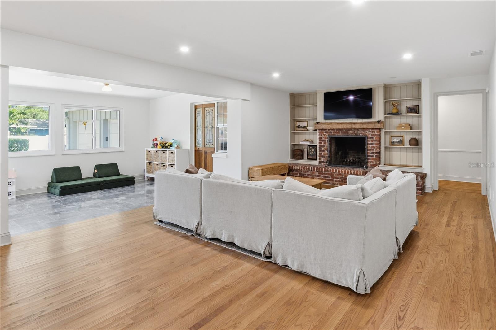 Image 15 of 36 For 1884 Oakdale Lane N