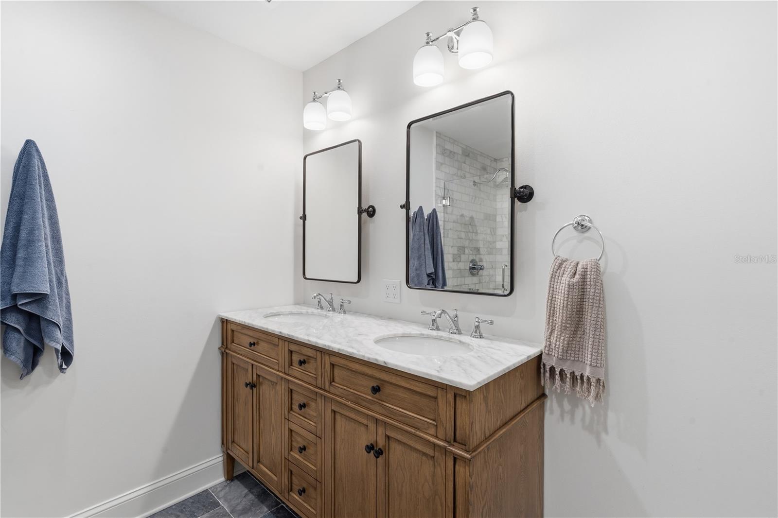 Image 21 of 36 For 1884 Oakdale Lane N