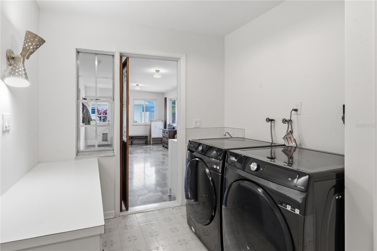 Image 29 of 36 For 1884 Oakdale Lane N