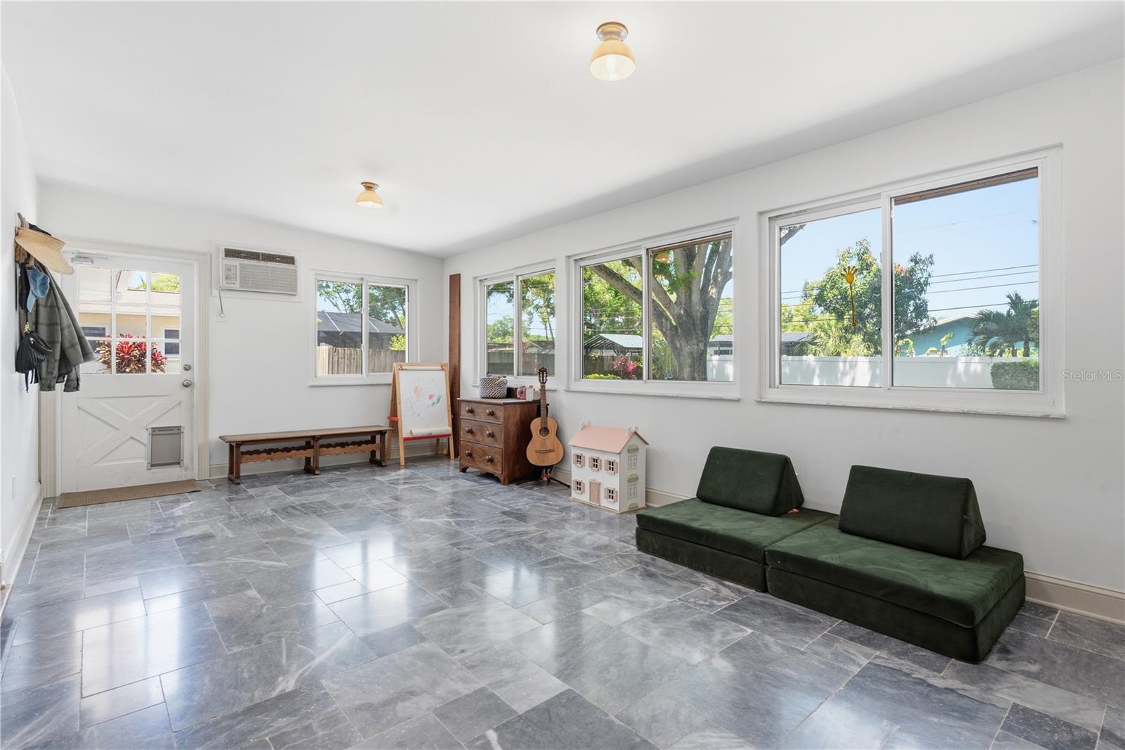 Image 30 of 36 For 1884 Oakdale Lane N