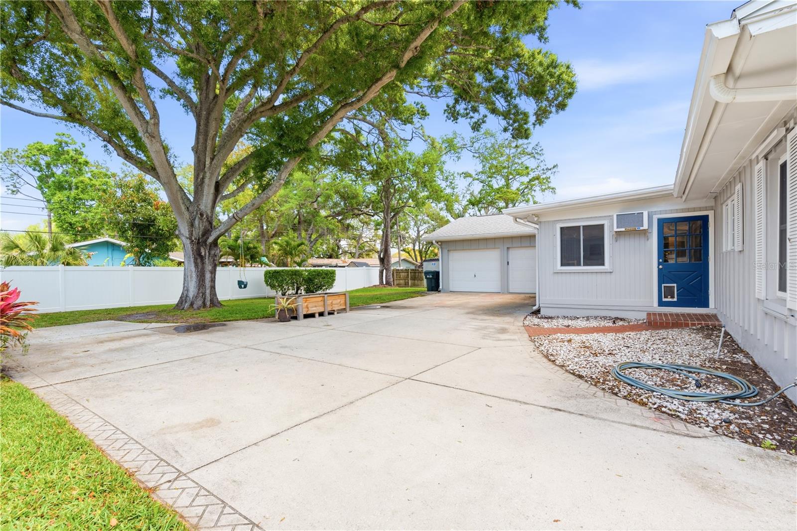 Image 31 of 36 For 1884 Oakdale Lane N