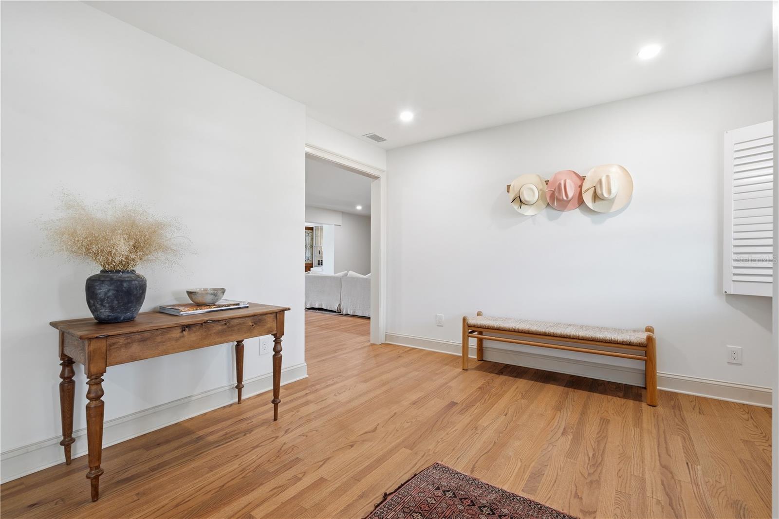 Image 5 of 36 For 1884 Oakdale Lane N