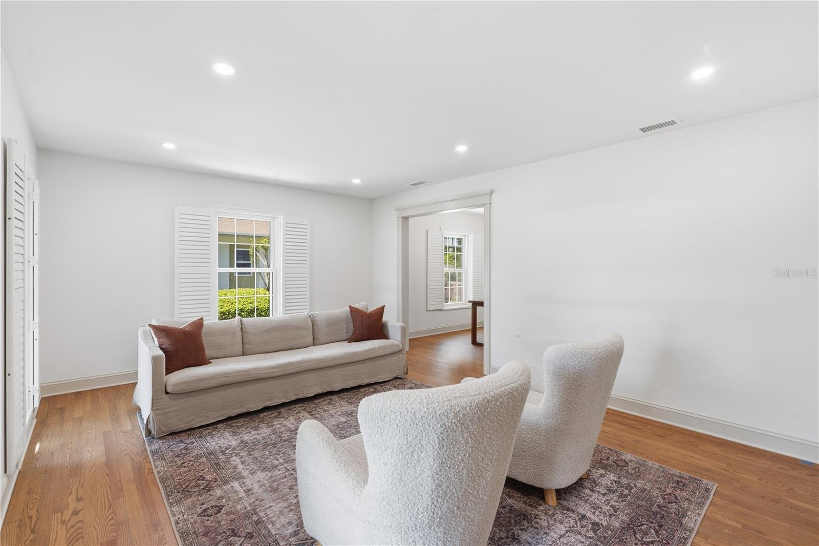 Image 6 of 36 For 1884 Oakdale Lane N