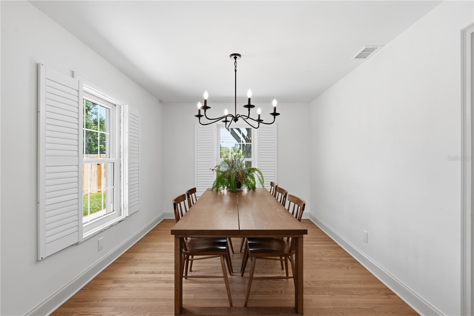 Image 8 of 36 For 1884 Oakdale Lane N