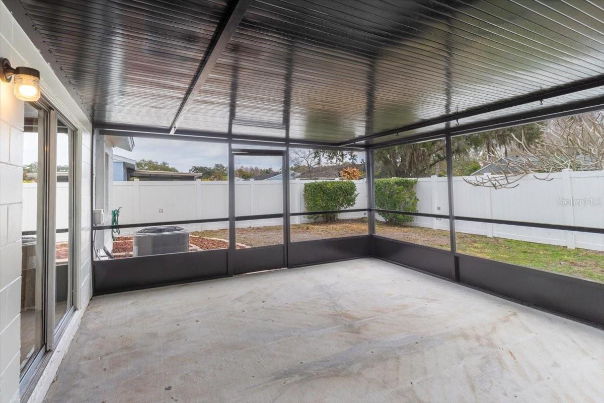 Image 23 of 31 For 14003 Basin Street