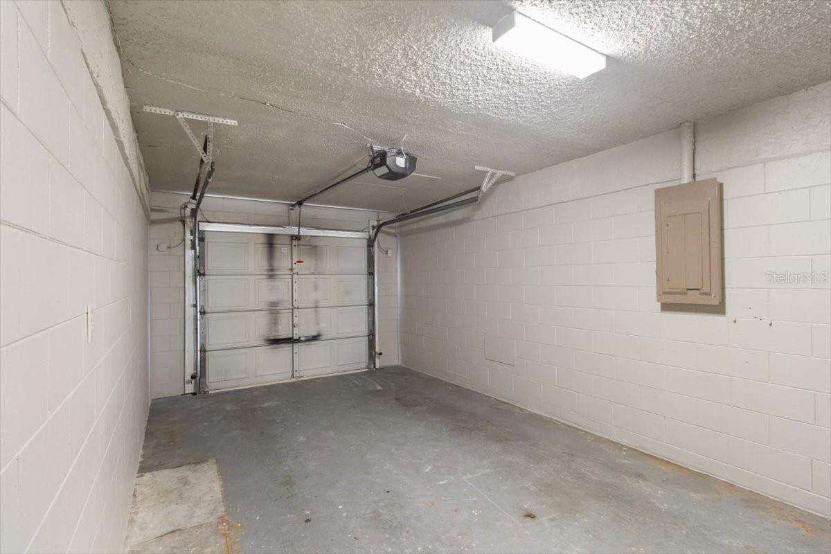 Image 24 of 31 For 14003 Basin Street