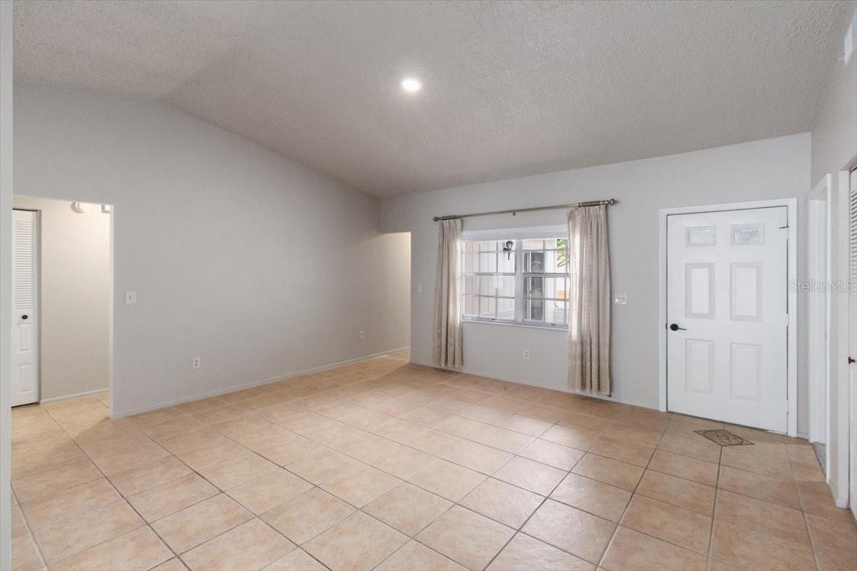 Image 7 of 31 For 14003 Basin Street