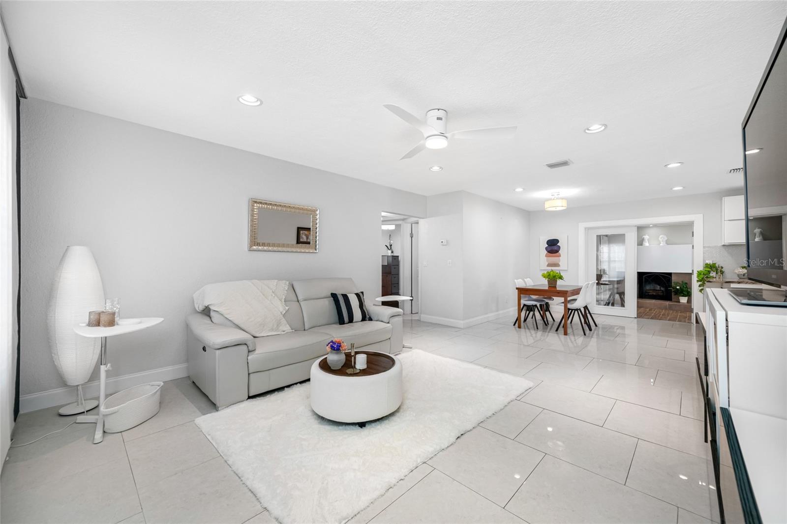 Image 12 of 67 For 2212 Coachman Road