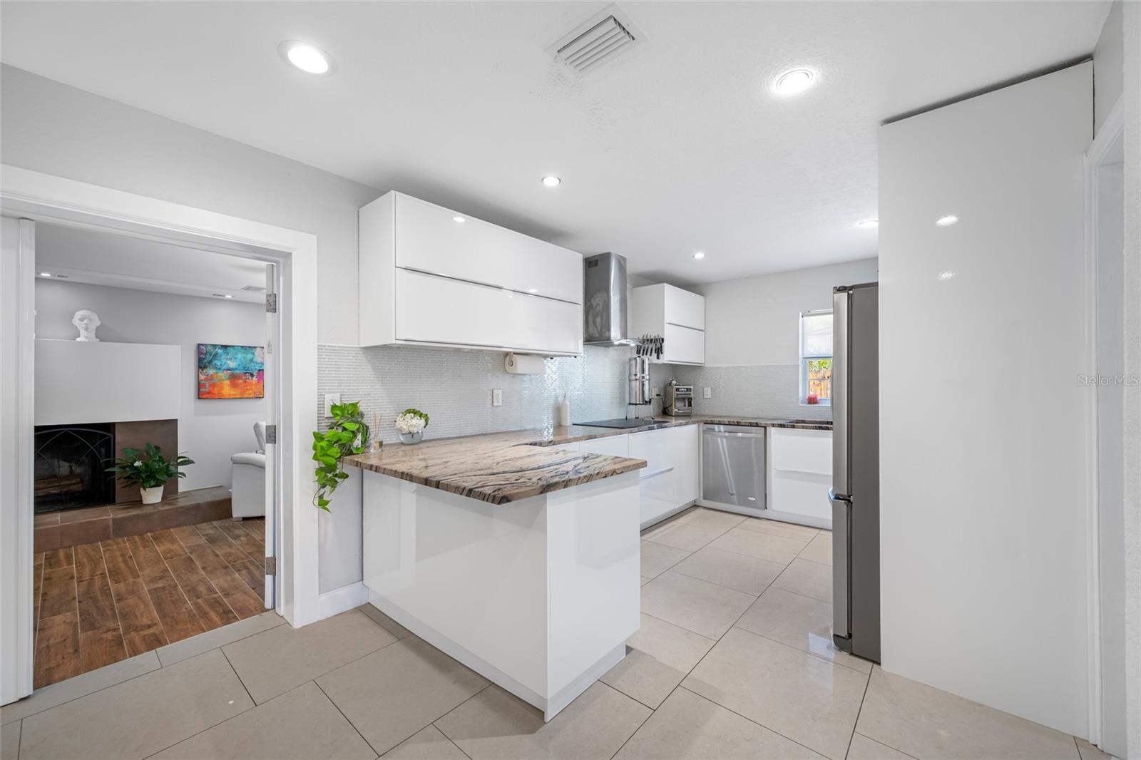 Image 20 of 67 For 2212 Coachman Road