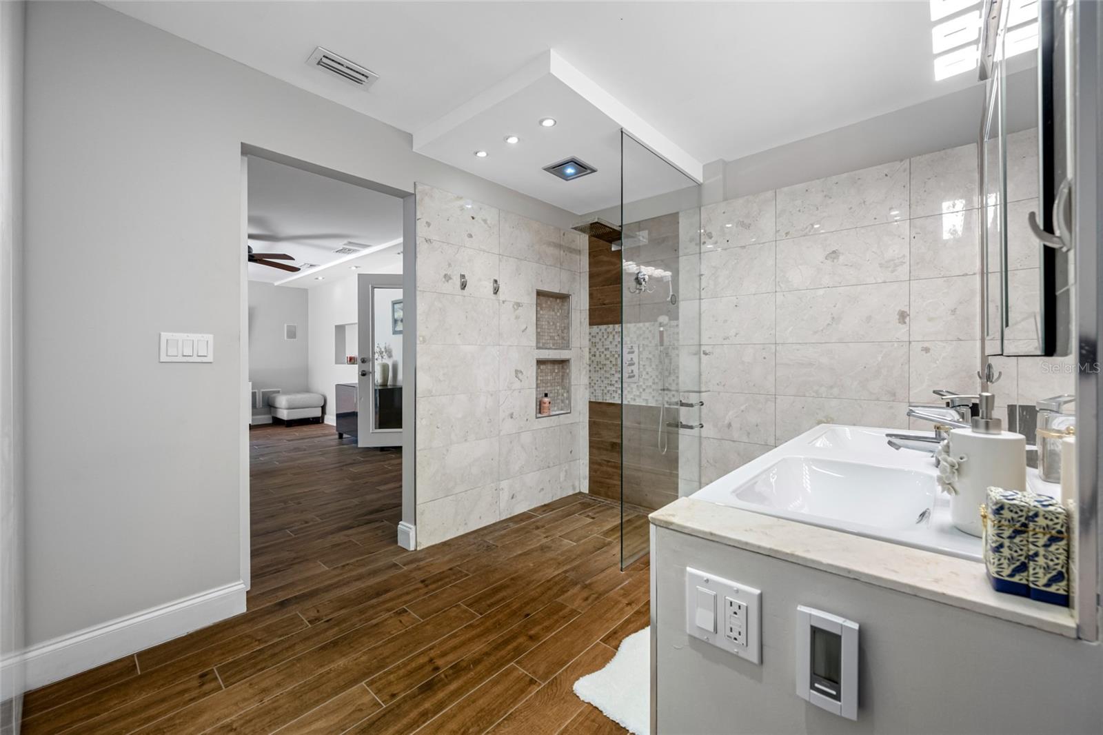 Image 31 of 67 For 2212 Coachman Road