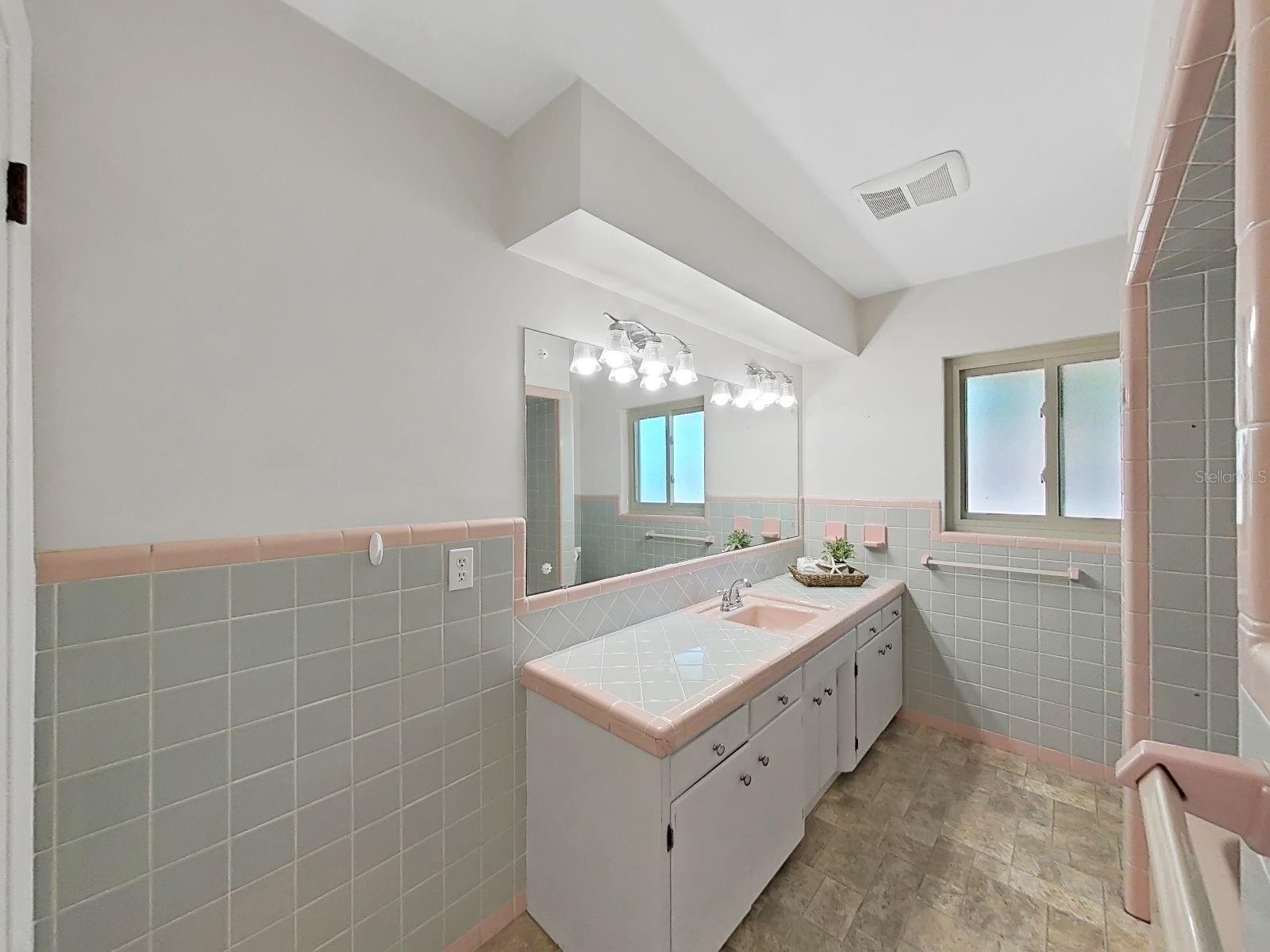 Image 28 of 43 For 1100 Canterbury Road