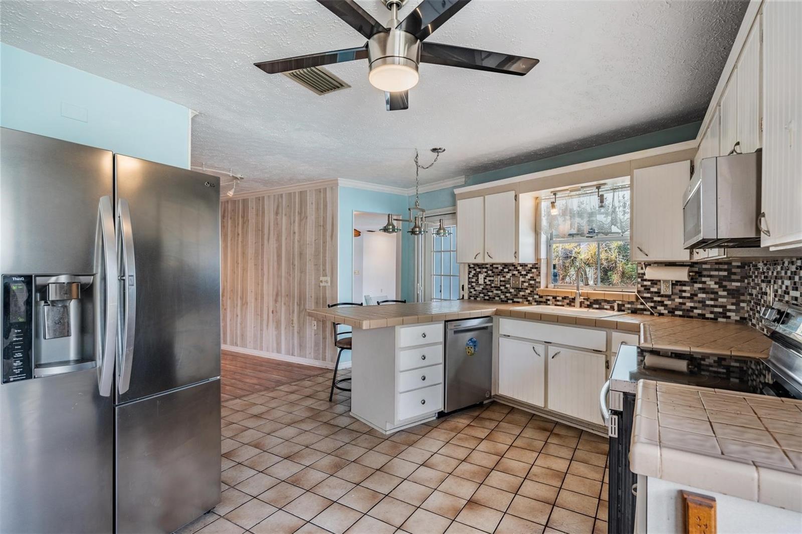 Image 11 of 32 For 7450 Lake Forest Circle