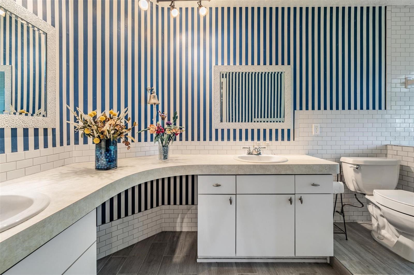 Image 15 of 32 For 7450 Lake Forest Circle